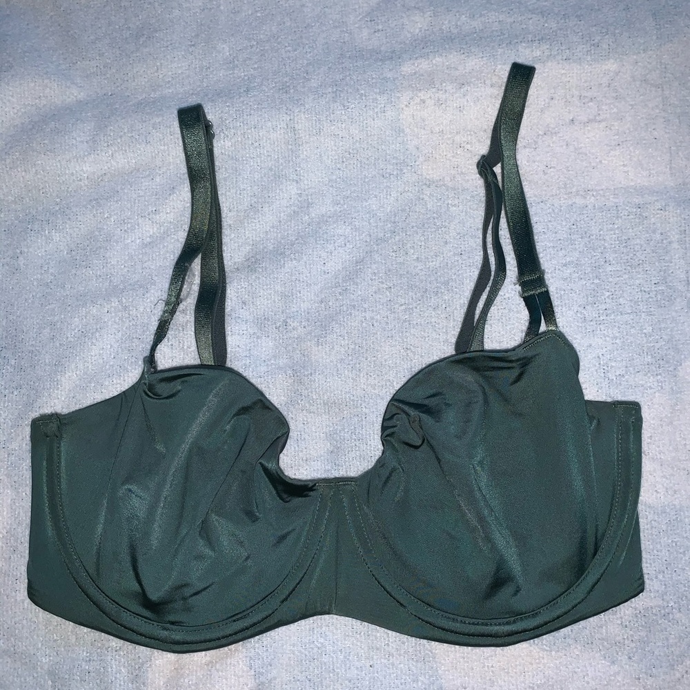 32 DD Victoria’s Secret Unpadded Bra